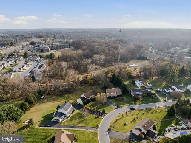 24 HAILEYS TRL, Newark, DE 19711