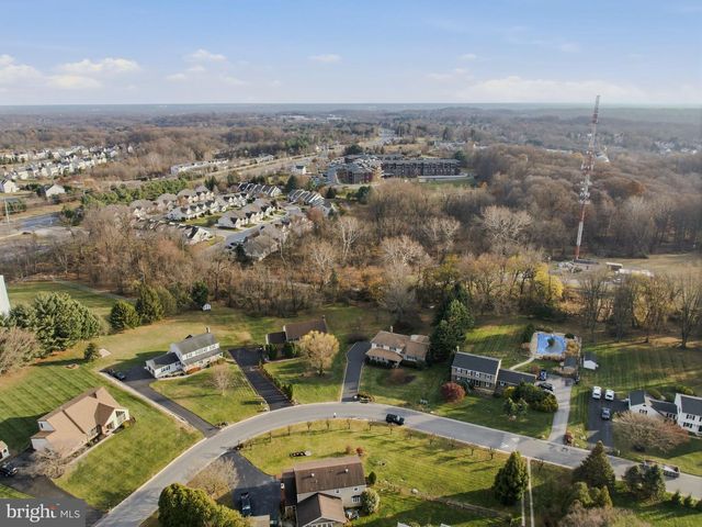 24 HAILEYS TRL, Newark, DE 19711