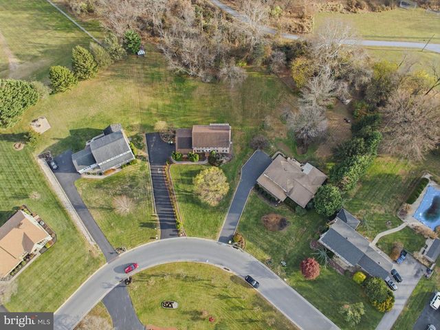 24 HAILEYS TRL, Newark, DE 19711