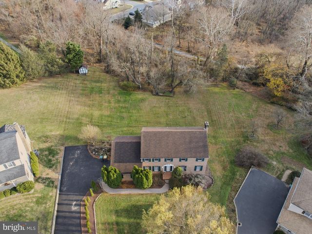 24 HAILEYS TRL, Newark, DE 19711