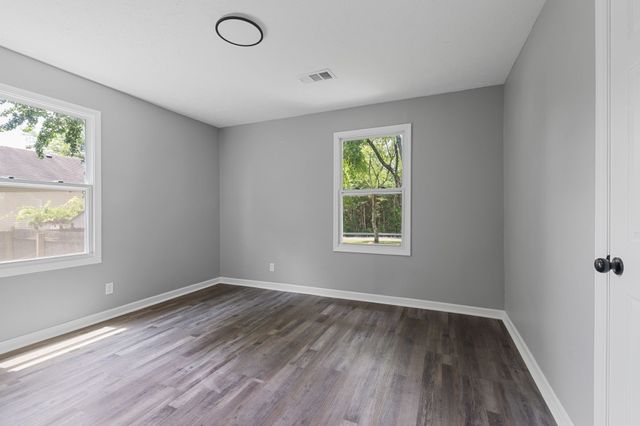 544 Stones River Rd, La Vergne, TN 37086