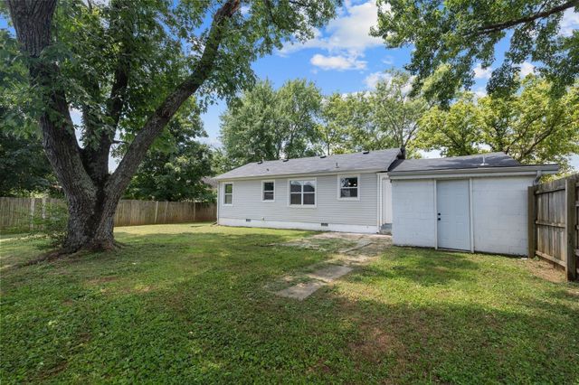 544 Stones River Rd, La Vergne, TN 37086