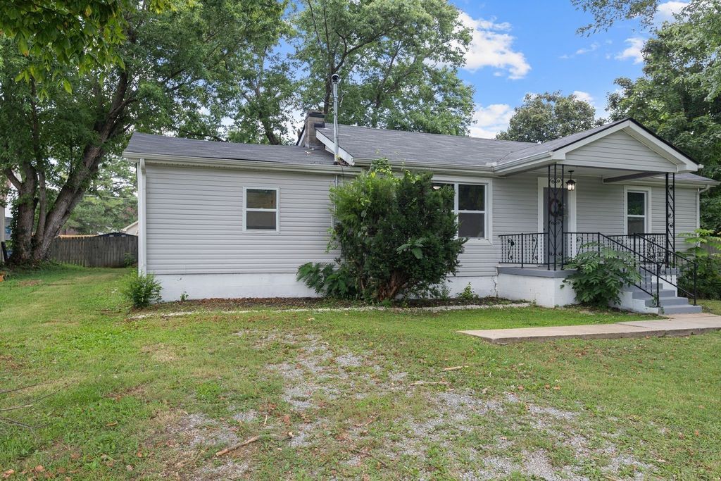 544 Stones River Rd, La Vergne, TN 37086