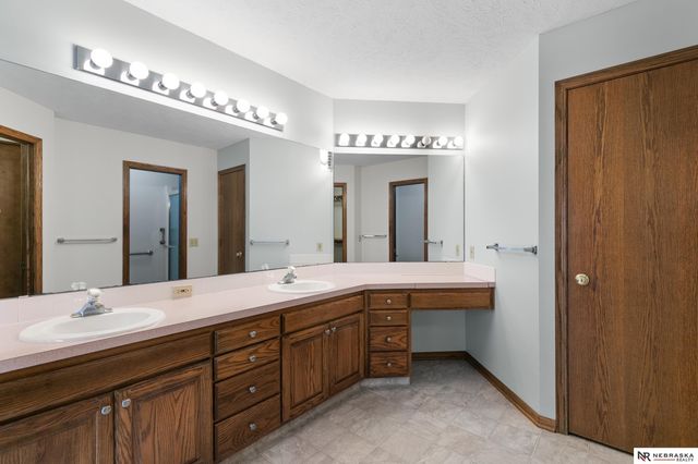 21616 Deer Haven Trail, Eagle, NE 68347