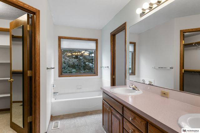 21616 Deer Haven Trail, Eagle, NE 68347