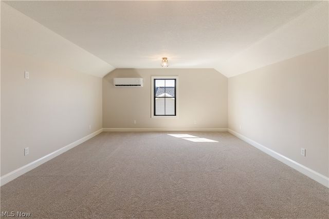 782 Radcliffe Pass, Columbiana, OH 44408