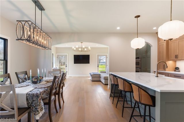 782 Radcliffe Pass, Columbiana, OH 44408