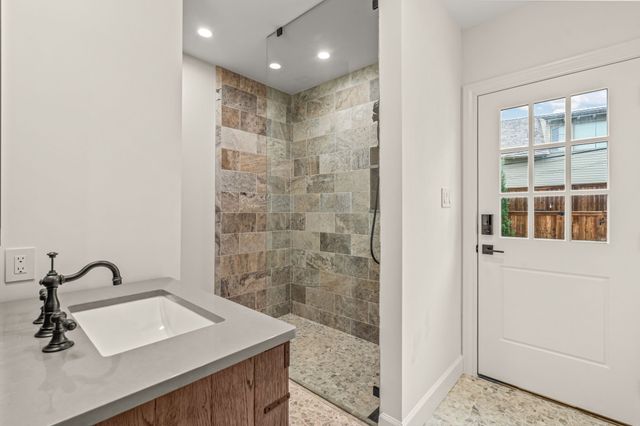 3913 Hamilton Avenue, Fort Worth, TX 76107