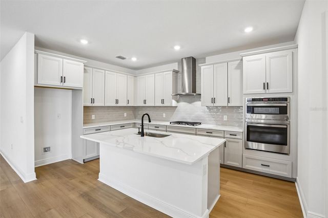 8225 SEAFLOWER PARKWAY, Bradenton, FL 34210