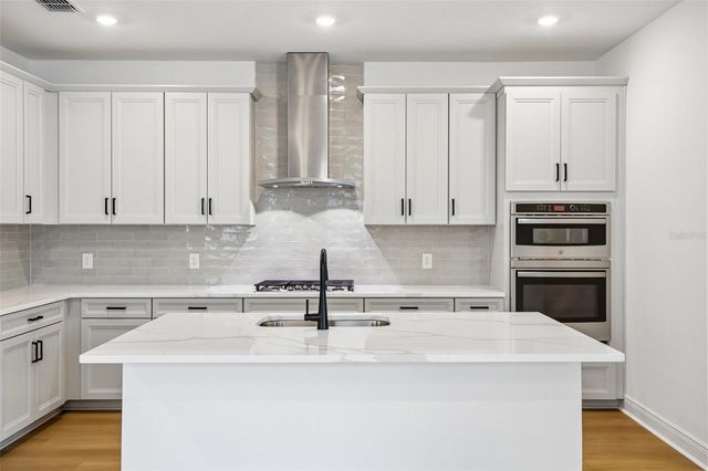 8225 SEAFLOWER PARKWAY, Bradenton, FL 34210