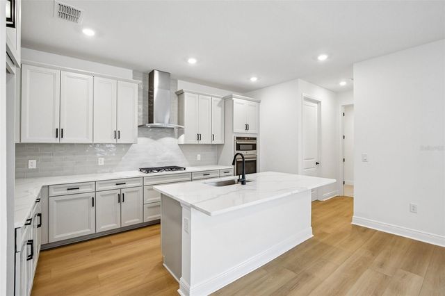 8225 SEAFLOWER PARKWAY, Bradenton, FL 34210