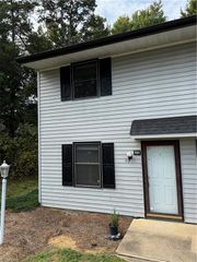 4001 S Bend Drive, Winston-salem, NC 27107