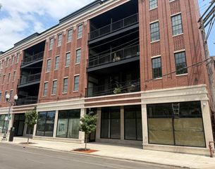 3915 N Damen Avenue, Chicago, IL 60613