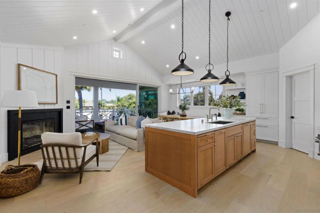 747 Orange Ave 301, Coronado, CA 92118