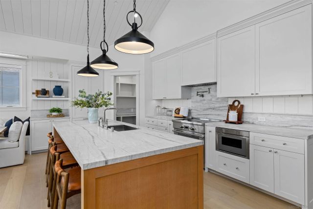747 Orange Ave 301, Coronado, CA 92118