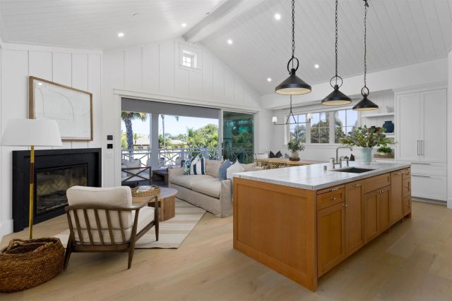 747 Orange Ave 301, Coronado, CA 92118