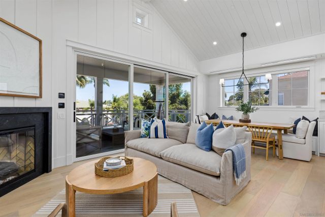 747 Orange Ave 301, Coronado, CA 92118
