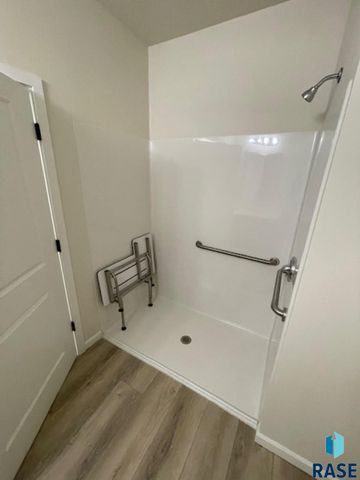 9308 W 32nd St Street 9, Sioux Falls, SD 57106