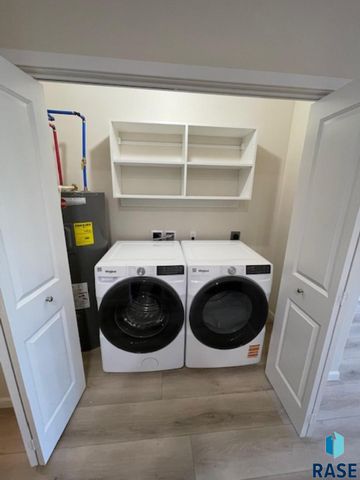 9308 W 32nd St Street 9, Sioux Falls, SD 57106