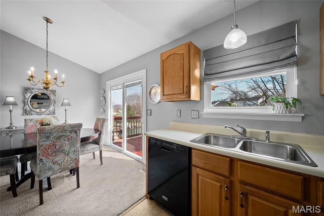 1034 Big Bend Crossing Drive, Manchester, MO 63088