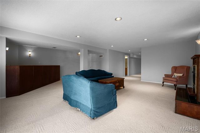 1034 Big Bend Crossing Drive, Manchester, MO 63088