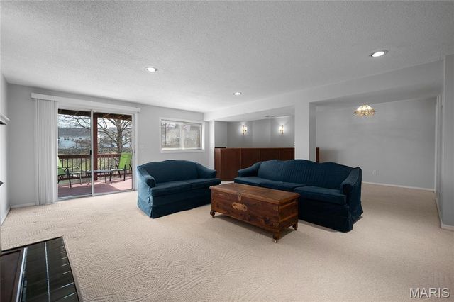 1034 Big Bend Crossing Drive, Manchester, MO 63088