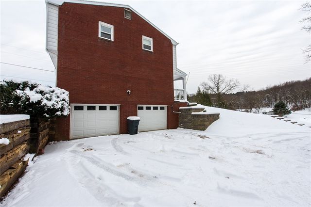 2093 Melwood Rd, Allegheny Twp, PA 15656