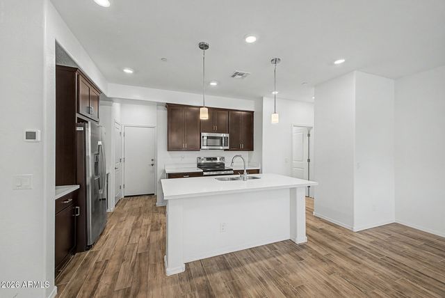 1917 E HAMPTON Lane 104, Gilbert, AZ 85295