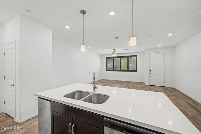 1917 E HAMPTON Lane 104, Gilbert, AZ 85295