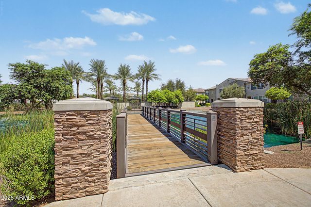 1917 E HAMPTON Lane 104, Gilbert, AZ 85295
