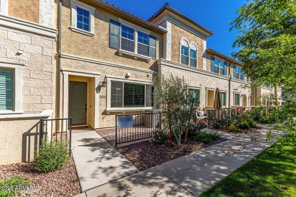 1917 E HAMPTON Lane 104, Gilbert, AZ 85295