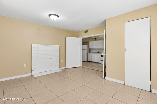 5811 HOLLYHOCK Road, Jacksonville, FL 32209