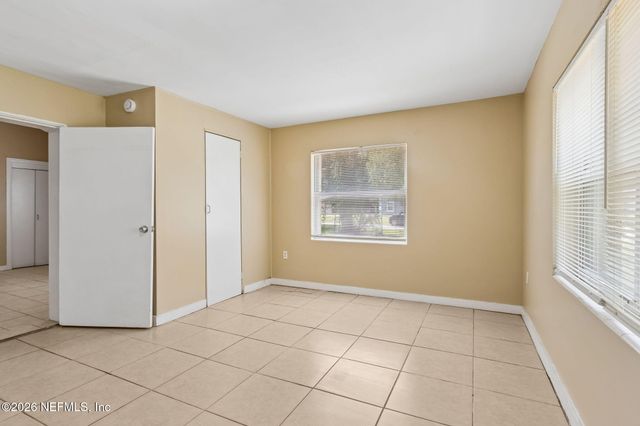 5811 HOLLYHOCK Road, Jacksonville, FL 32209