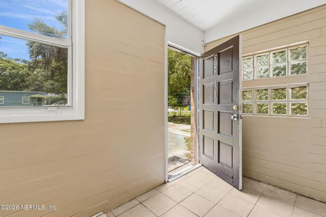 5811 HOLLYHOCK Road, Jacksonville, FL 32209