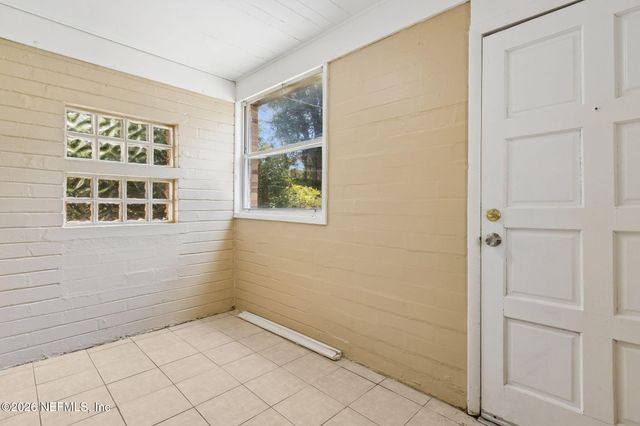 5811 HOLLYHOCK Road, Jacksonville, FL 32209