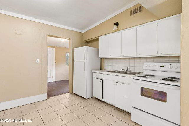 5811 HOLLYHOCK Road, Jacksonville, FL 32209