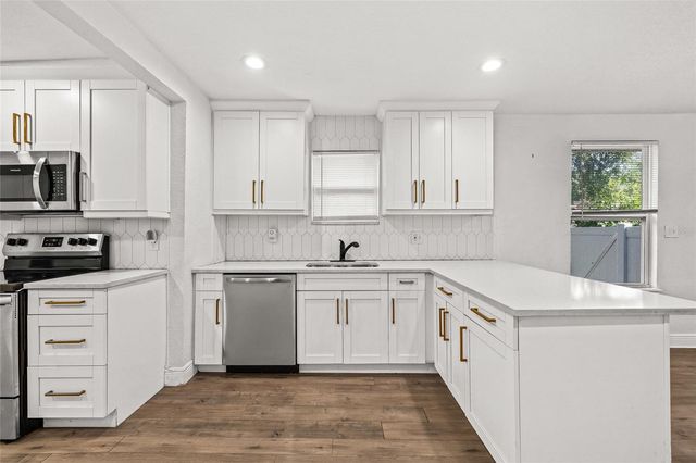 210 E CLUSTER AVENUE, Tampa, FL 33604