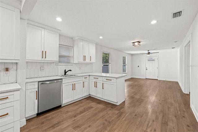 210 E CLUSTER AVENUE, Tampa, FL 33604