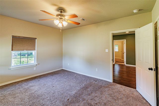 101 N Hubbard Street, Alvord, TX 76225