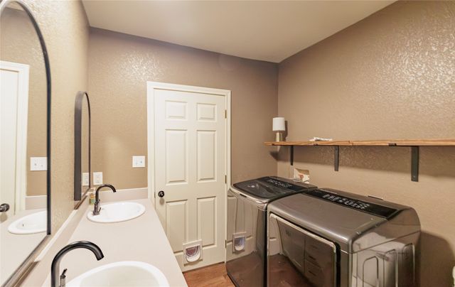 101 N Hubbard Street, Alvord, TX 76225