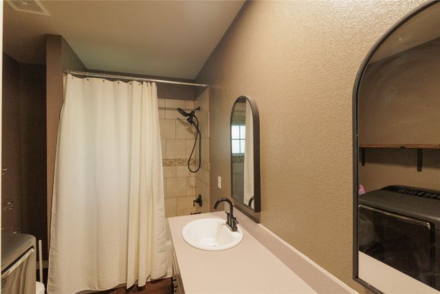 101 N Hubbard Street, Alvord, TX 76225