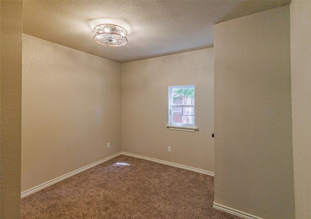 101 N Hubbard Street, Alvord, TX 76225