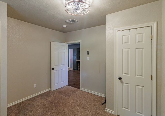 101 N Hubbard Street, Alvord, TX 76225