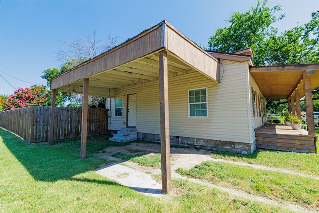 101 N Hubbard Street, Alvord, TX 76225