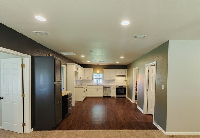 101 N Hubbard Street, Alvord, TX 76225