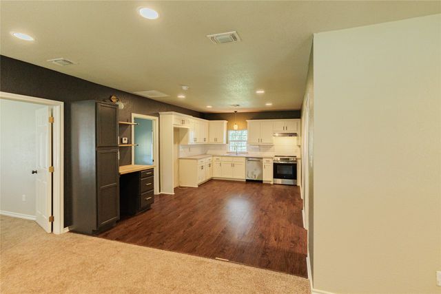 101 N Hubbard Street, Alvord, TX 76225