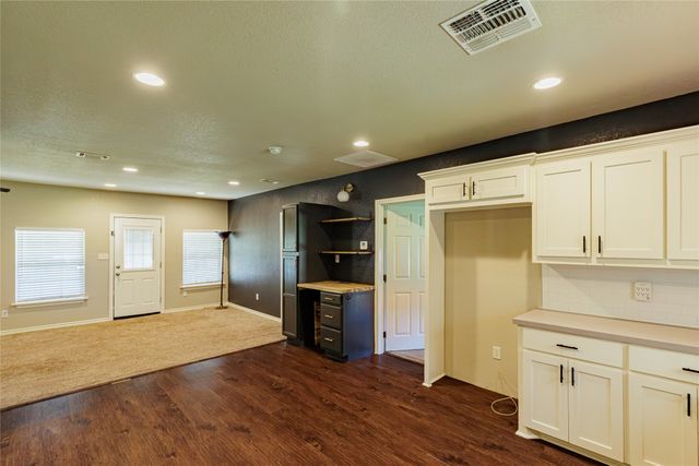 101 N Hubbard Street, Alvord, TX 76225