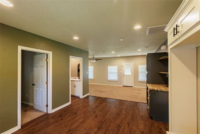 101 N Hubbard Street, Alvord, TX 76225