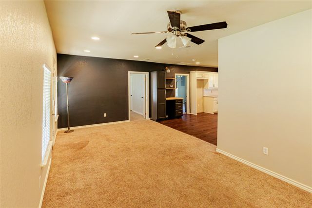101 N Hubbard Street, Alvord, TX 76225