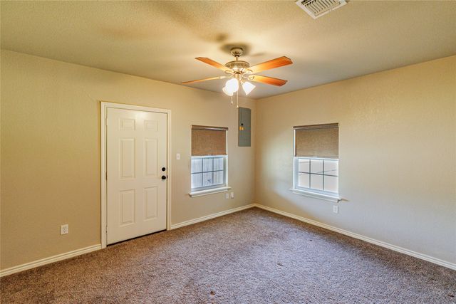 101 N Hubbard Street, Alvord, TX 76225